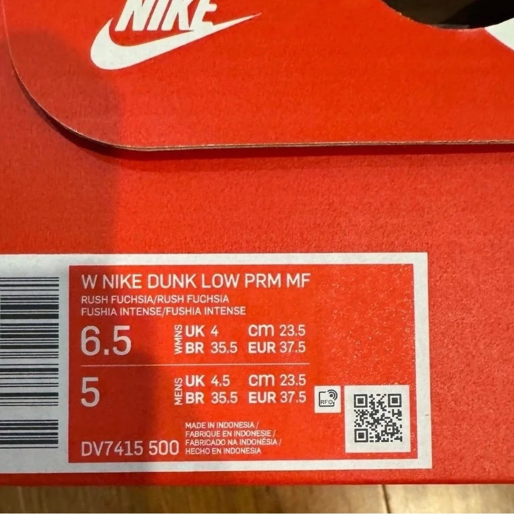 Nike women’s Dunk Low Premium - Picture 6 of 6